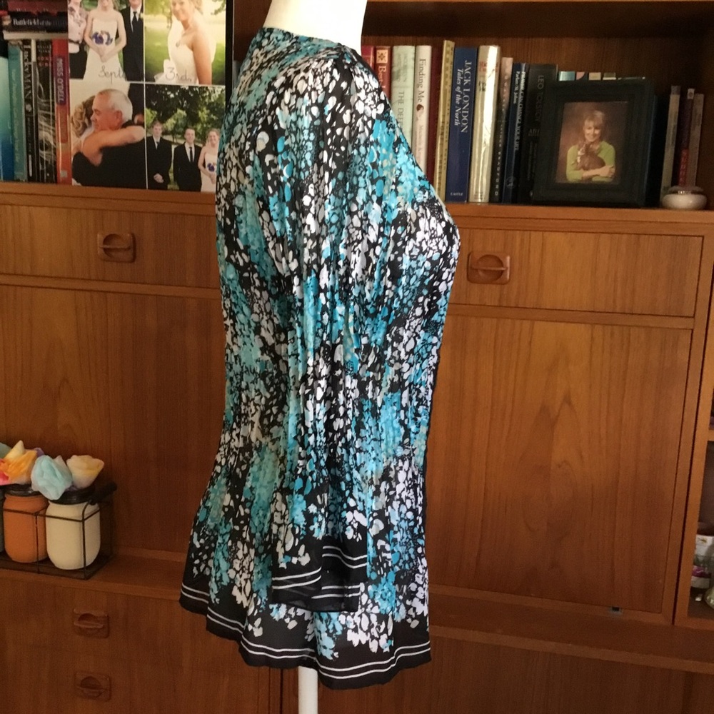 V NECK PLEATED BLOUSE WITH LACE ACCENT - Picture 2 of 12